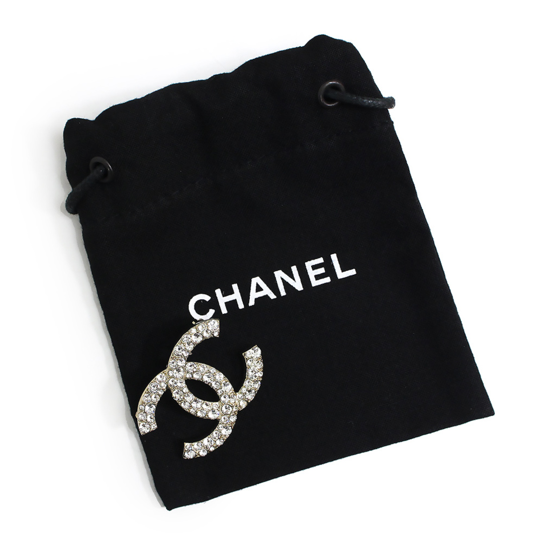 CHANEL(シャネル)のシャネル ココマーク ラインストーン ブローチ シャンパンゴールド AB3167 CHANEL（新品・未使用品） レディースのアクセサリー(ブローチ/コサージュ)の商品写真