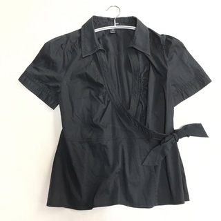 エイチアンドエム(H&M)のH&M  BLACK リボン付き前開きシャツ(シャツ/ブラウス(半袖/袖なし))
