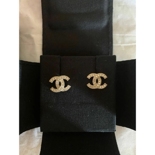 CHANEL ロゴゴールドピアス♪