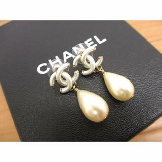 シャネル(CHANEL)の美品 シャネル A17P ココマーク ティアドロップ ピアス A98327(ピアス)