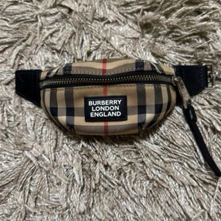 BURBERRY - 即購入可　バーバリー BURBERRY バッグチャーム キーホルダー