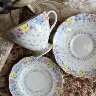 エインズレイ(Aynsley China)の英国製 FOLEY 可愛い フローラル模様のアンティーク カップ＆ソーサー(食器)