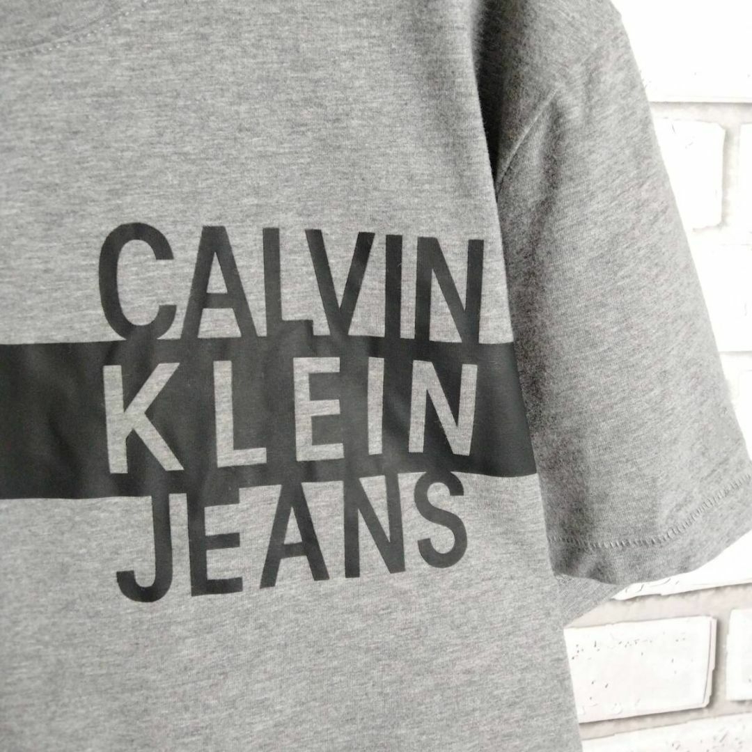 Calvin Klein(カルバンクライン)のカルバンクラインジーンズ　Tシャツ　半袖　ビッグロゴ　プリント　グレー メンズのトップス(Tシャツ/カットソー(半袖/袖なし))の商品写真