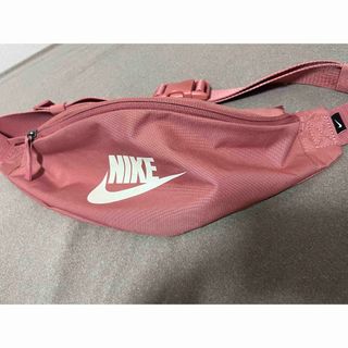 NIKE ボディバッグ　ピンク