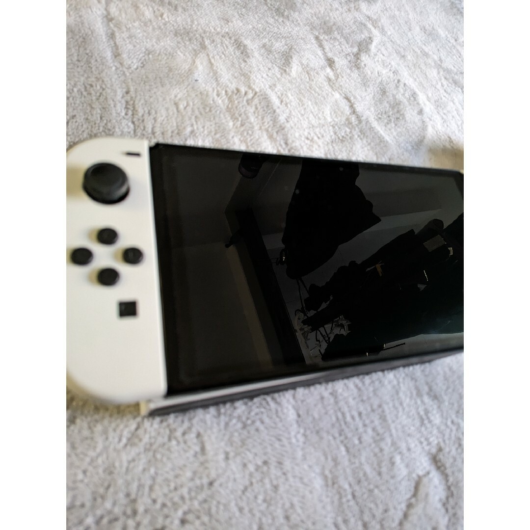 任天堂(ニンテンドウ)のNintendo Switch 有機ELモデル エンタメ/ホビーのゲームソフト/ゲーム機本体(家庭用ゲーム機本体)の商品写真