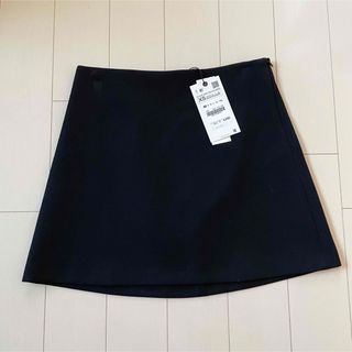 ザラ(ZARA)の〈新品〉 ZARA ミニスカート　サイドチャック　台形　黒　XS(ミニスカート)