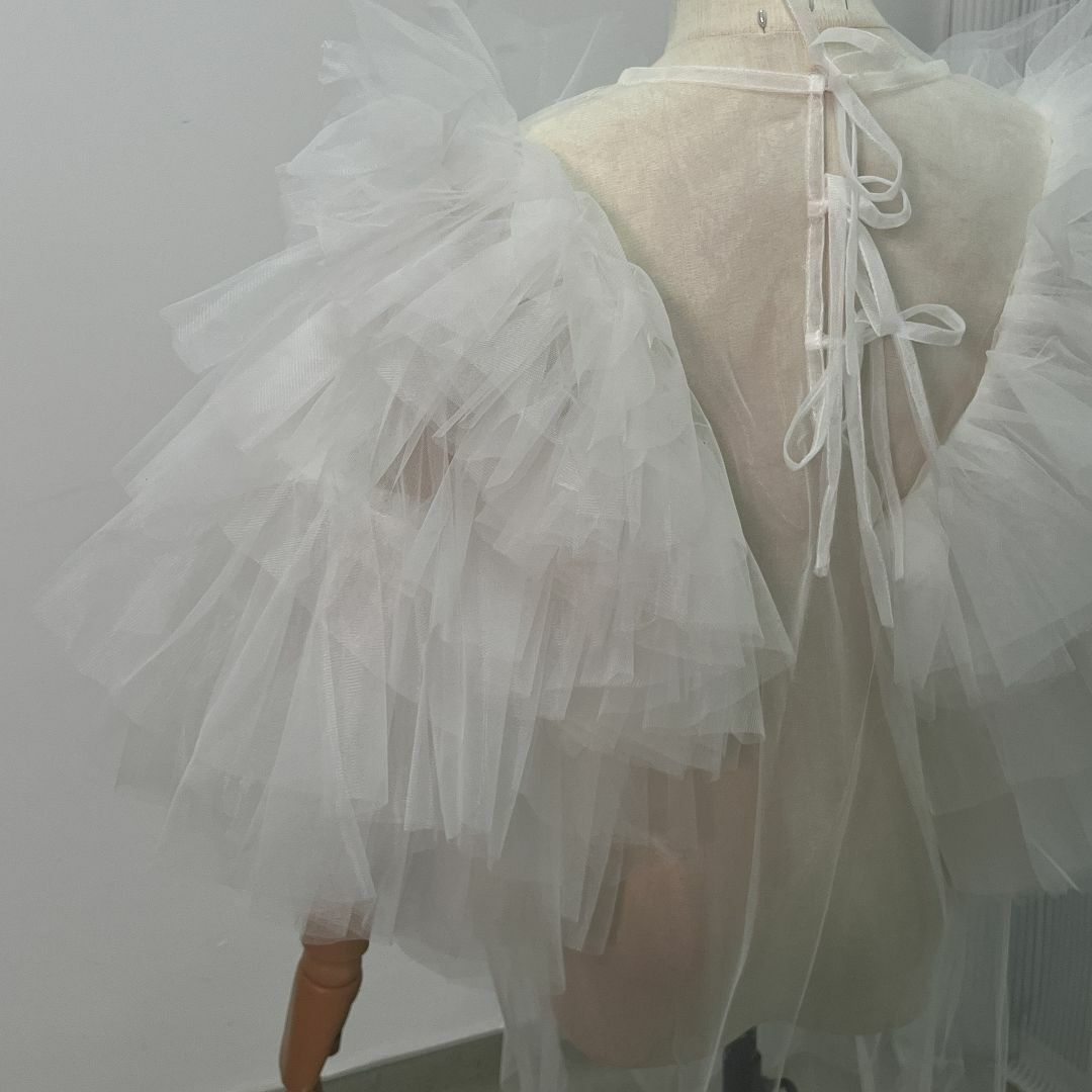 オフホワイト ソフトチュール トップス 編み上げ 妊婦 写真撮影 結婚式/披露宴 レディースのフォーマル/ドレス(ウェディングドレス)の商品写真