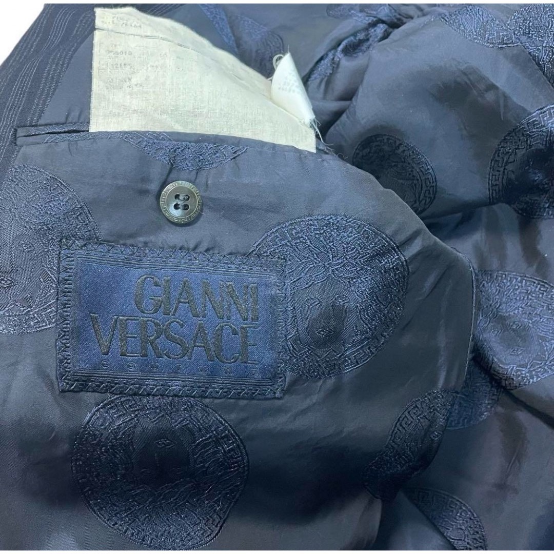 Gianni Versace(ジャンニヴェルサーチ)のGIANNI VERSACE テーラードジャケット　メデューサ総柄　グレカボタン メンズのジャケット/アウター(テーラードジャケット)の商品写真