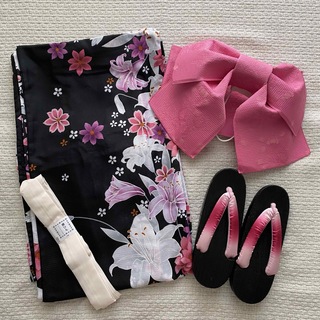 【美品】浴衣　レディース　4点セット　ブラック　黒　ピンク(浴衣)