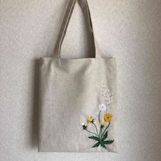 たんぽぽの刺繍トートバッグ　ハンドメイド(バッグ)