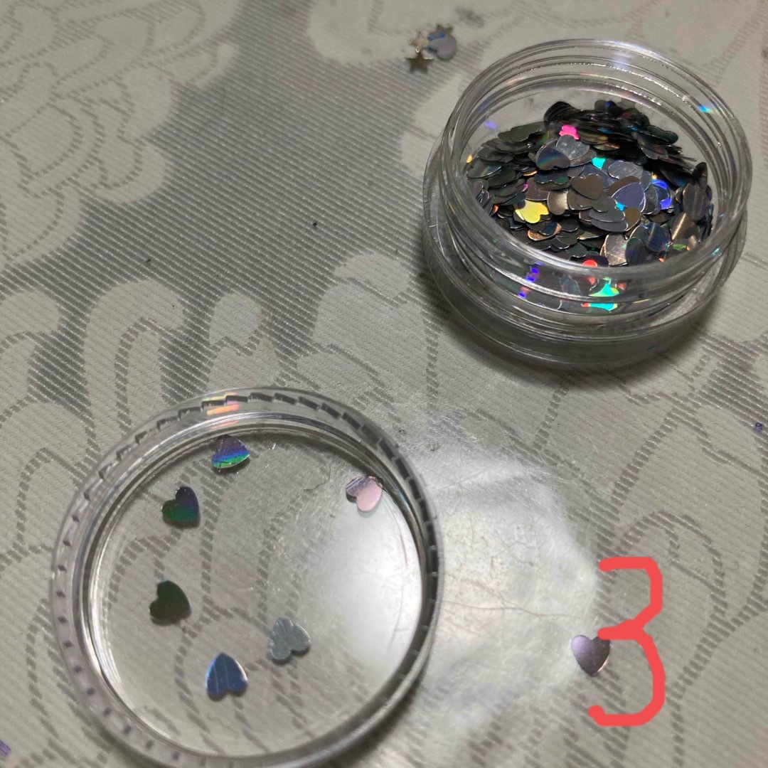 レジンの材料　　星型が2色、ハート1色 ハンドメイドの素材/材料(各種パーツ)の商品写真
