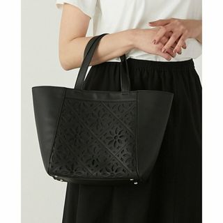 メルローズクレール(MELROSE claire)の【ブラック】【自立するカットワークトートバッグ】(トートバッグ)