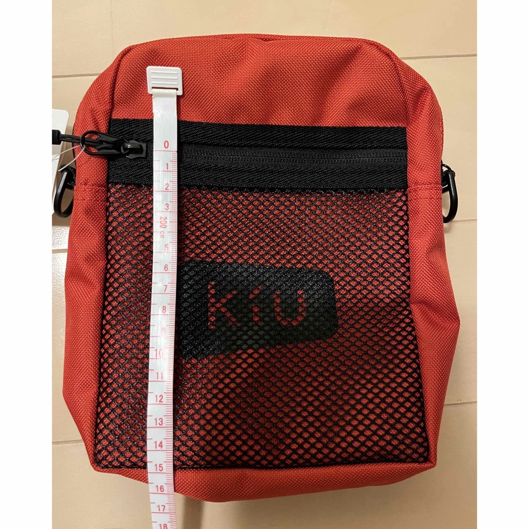 KiU(キウ)のkiu サコッシュ 献血 スノーバンク ステッカー メンズのバッグ(その他)の商品写真
