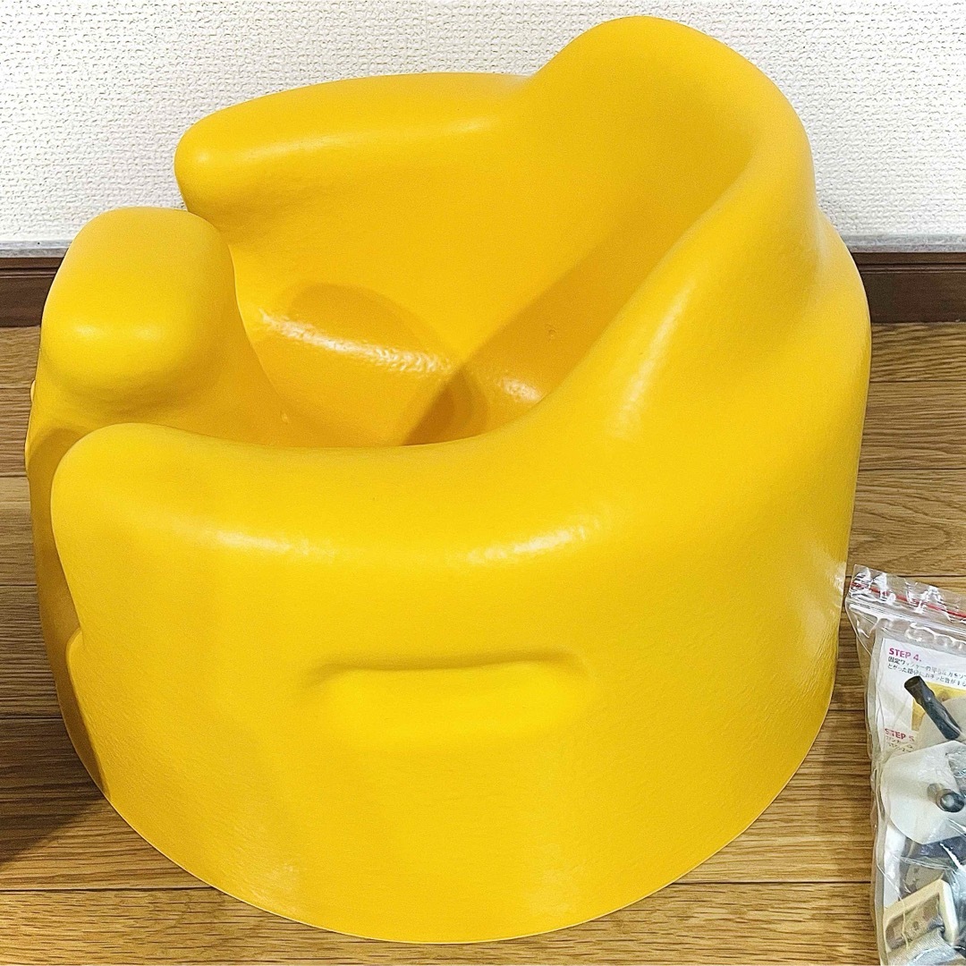 Bumbo(バンボ)の《美品》新品ベルト＆テーブル付★バンボ ベビーチェア ソファー ミモザイエロー キッズ/ベビー/マタニティの寝具/家具(その他)の商品写真