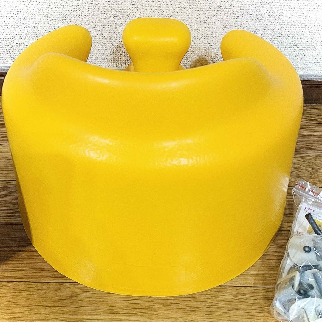 Bumbo(バンボ)の《美品》新品ベルト＆テーブル付★バンボ ベビーチェア ソファー ミモザイエロー キッズ/ベビー/マタニティの寝具/家具(その他)の商品写真