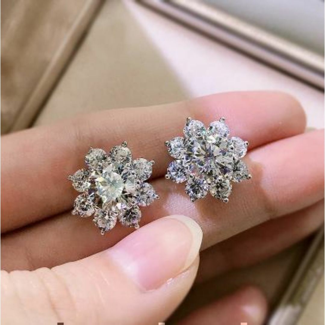 ⁕⁎匿名配送⁎⁕⁎　モアサナイトDカラー　0.5CT　サンフラワーピアス レディースのアクセサリー(ピアス)の商品写真