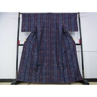 平和屋-こころ店■本場縞大島紬　舞蝶格子文　逸品　未使用　AAAD8166Atn(着物)