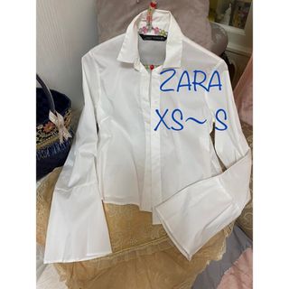 ザラ(ZARA)の新品ザラ　シャツ　ブラウス　白　シャツブラウス　ペプラム　ふんわり袖　 XS(シャツ/ブラウス(長袖/七分))