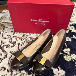 サルヴァトーレフェラガモ(Salvatore Ferragamo)のサルヴァトーレ フェラガモ パンプス ダークブラウン　5 1/2 C23cm(ハイヒール/パンプス)