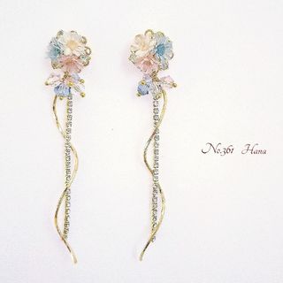 No.361　ピンクと水色　キラキラウェーブ　本物のお花のピアス　イヤリング(ピアス)