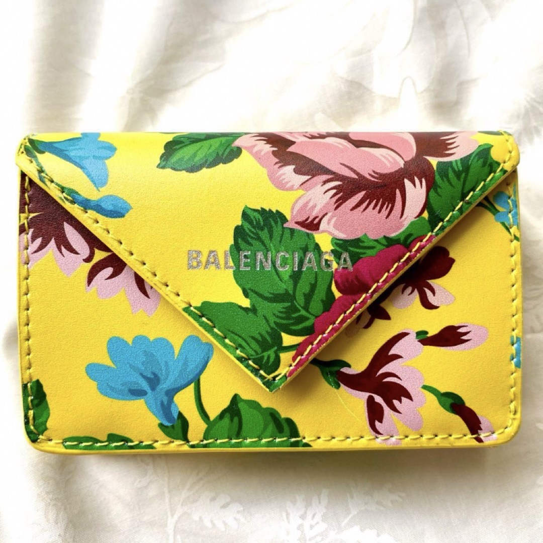 りぃ♪バレンシアガ財布【新品レア】バレンシアガ　三つ折り財布 花柄　ペーパーミニウォレット