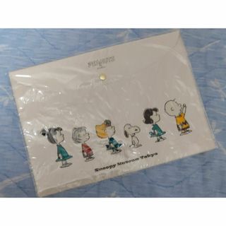 スヌーピー(SNOOPY)のスヌーピーミュージアム限定☆新品☆ステーショナリーケース(クリアファイル)