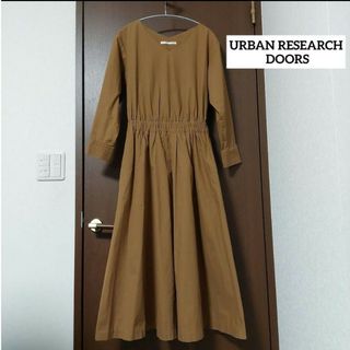 URBAN RESEARCH DOORS - アーバンリサーチドアーズ Vネックロングフレアーワンピース ブラウン