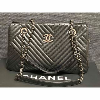 シャネル(CHANEL)の⭐︎シャネル　シェブロンチェーンショルダーバッグ⭐︎(ショルダーバッグ)