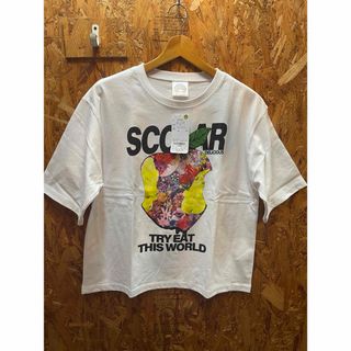 スカラー(ScoLar)のスカラー　スカラー　142636：宇宙を秘めた花柄リンゴTシャツ(Tシャツ(半袖/袖なし))