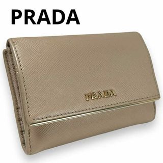 プラダ(PRADA)のプラダ 折り財布 サフィアーノ メタル Wホック ベージュ コンパクト 金ロゴ(財布)