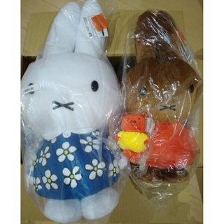 ミッフィー(miffy)のミッフィー　おたんじょうび　特大　ぬいぐるみ　メラニー　グランティ　3点　セット(キャラクターグッズ)