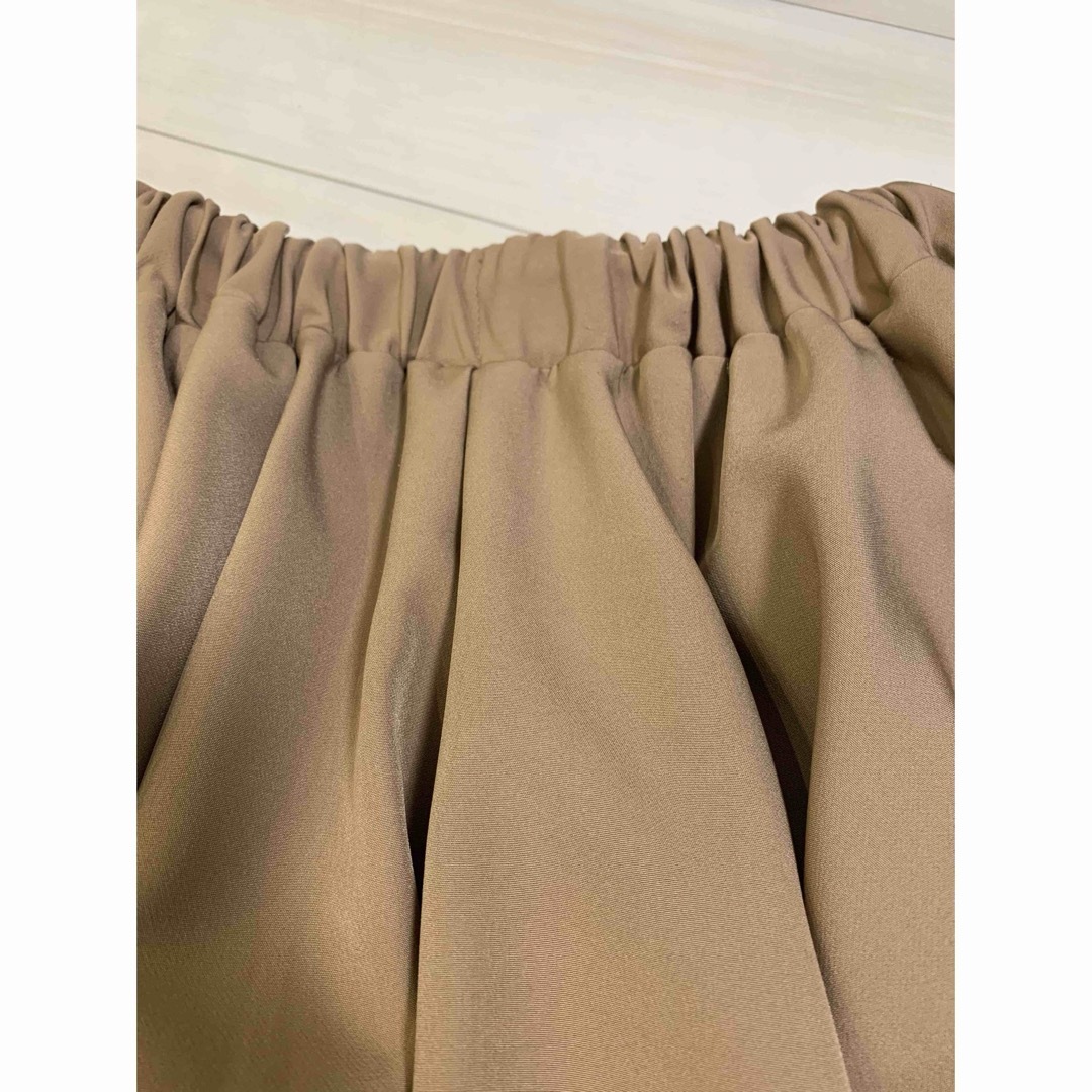 シネマティック　ヴァージニースカートパンツ　Mサイズ　ベージュ レディースのパンツ(キュロット)の商品写真