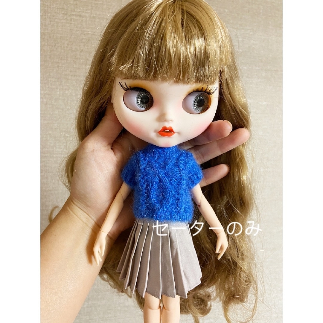 JANAYA ハンドメイド　blythe リカちゃん　セーター　ニット　青色 ハンドメイドのぬいぐるみ/人形(その他)の商品写真