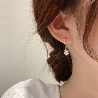 ♥️人気商品♥️ゴールド フープピアス フラワー 韓国 花 チェーン ギフト(ピアス)