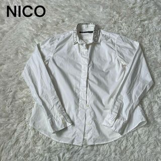 ニコルソンアンドニコルソン(nicolson&nicolson)のNICO ニコルソンアンドニコルソン ビジュー　デザイン　シャツ　白シャツ(シャツ/ブラウス(長袖/七分))