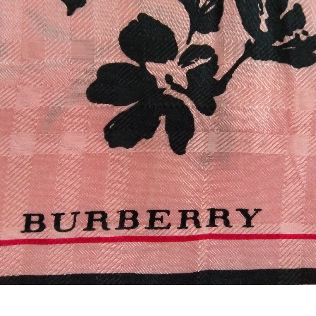 BURBERRY(バーバリー)のBURBERRY　バーバリー　大判ハンカチ　２枚セット レディースのファッション小物(ハンカチ)の商品写真