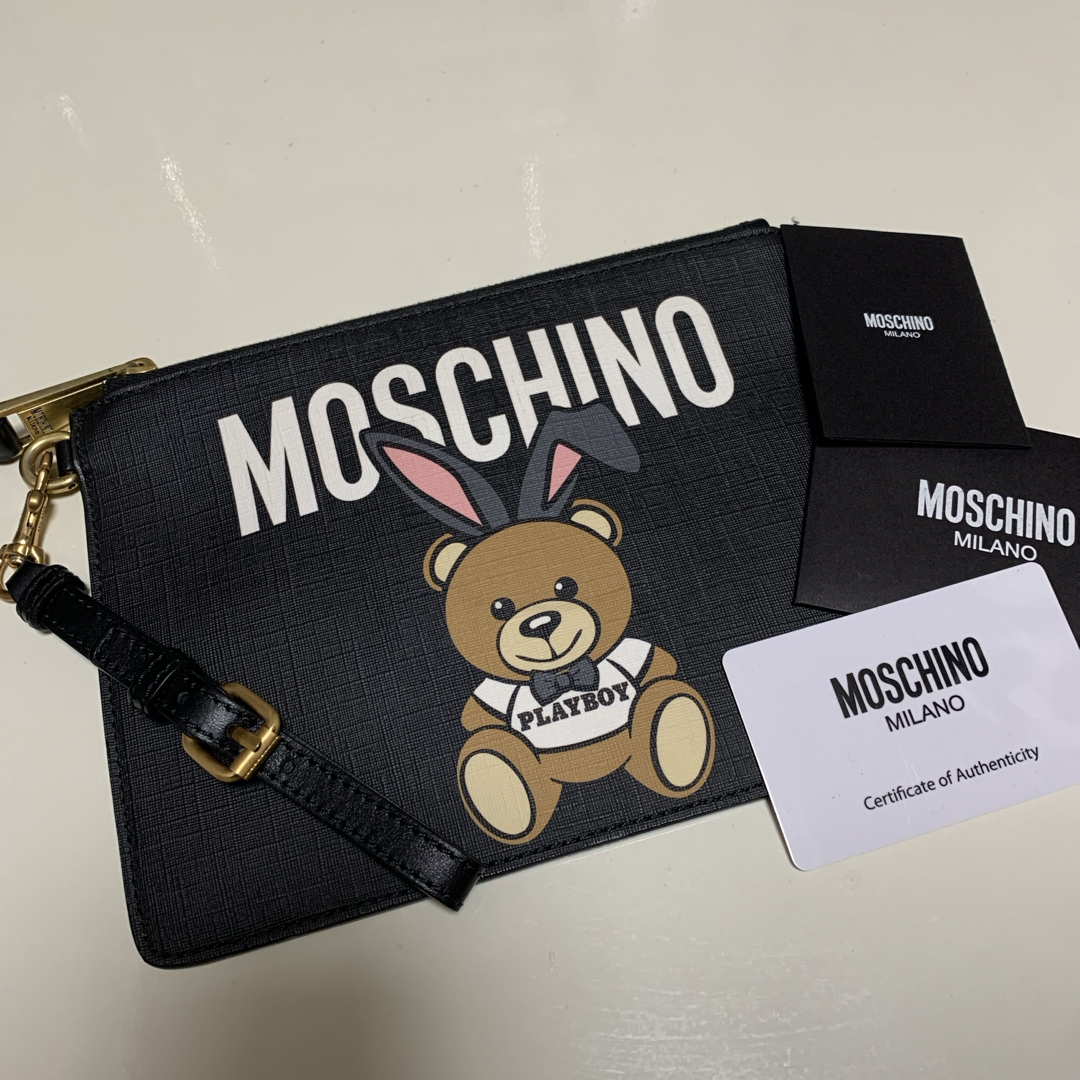 MOSCHINO(モスキーノ)のMOSCHINO×PLAY BOY モスキーノ　コラボ　クラッチバッグ【美品】 レディースのバッグ(クラッチバッグ)の商品写真