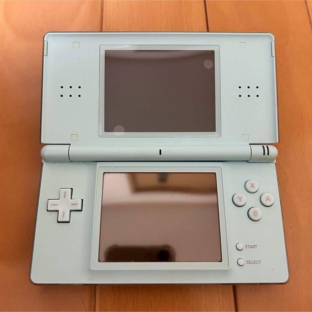 ニンテンドーDS(ニンテンドーDS)のDS Lite 本体　充電器　セット　アイスブルー エンタメ/ホビーのゲームソフト/ゲーム機本体(家庭用ゲーム機本体)の商品写真