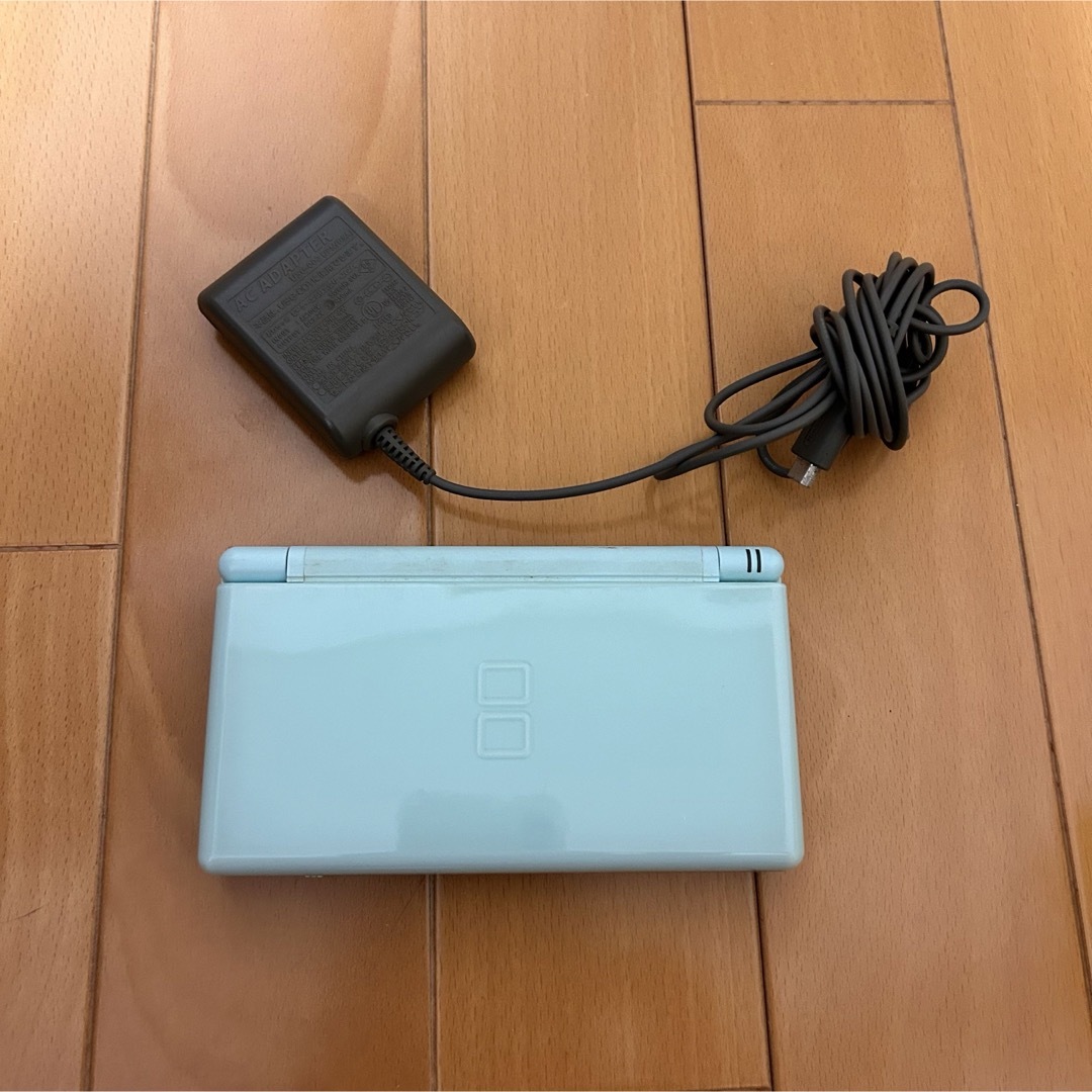 ニンテンドーDS(ニンテンドーDS)のDS Lite 本体　充電器　セット　アイスブルー エンタメ/ホビーのゲームソフト/ゲーム機本体(家庭用ゲーム機本体)の商品写真