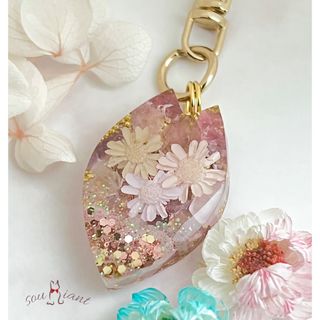 ミニ オルゴナイト　桜の花びら♡女性のお守り 恋愛運(キーホルダー/ストラップ)