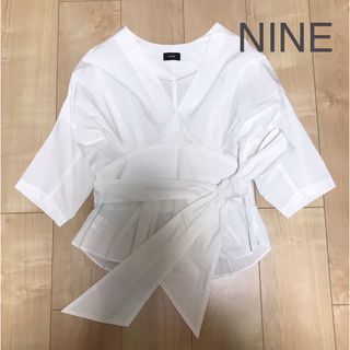 ナイン(NINE)のNINE レディース　シャツ　七分丈　リボン付き　Vネック　ホワイト(シャツ/ブラウス(長袖/七分))