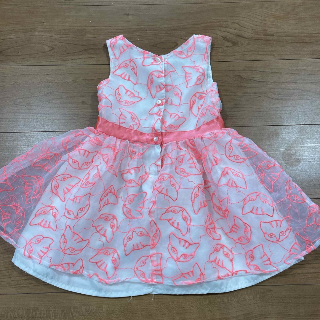 H&H(エイチアンドエイチ)のH&M ネコ柄ワンピース　3-4Y キッズ/ベビー/マタニティのキッズ服女の子用(90cm~)(ワンピース)の商品写真