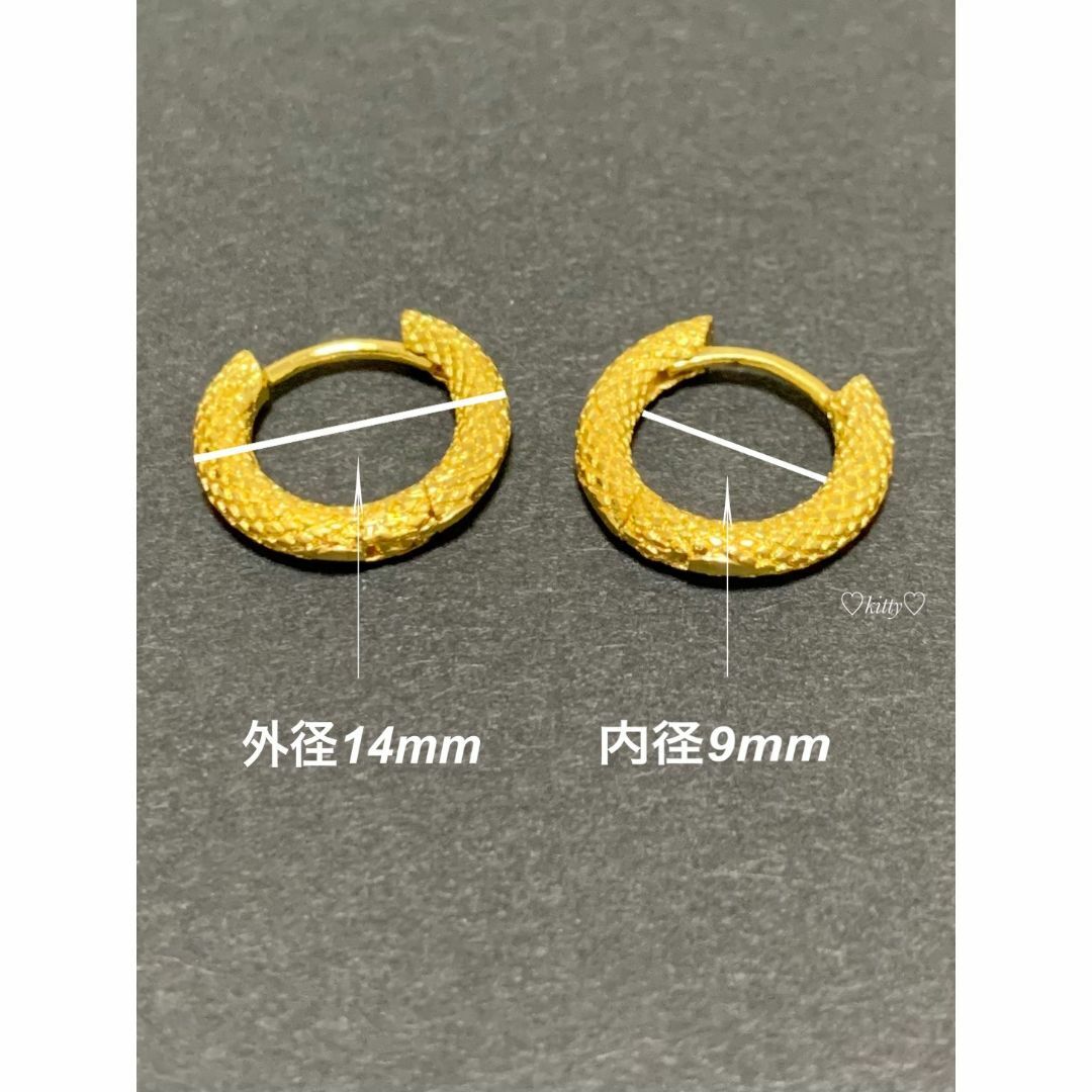 【パイソンデザインフープピアス ゴールド 14mm】ステンレス メンズのアクセサリー(ピアス(両耳用))の商品写真