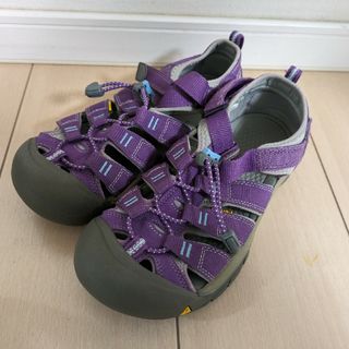 キーン(KEEN)のKEEN ジュニア用サンダル　22.5cm(サンダル)