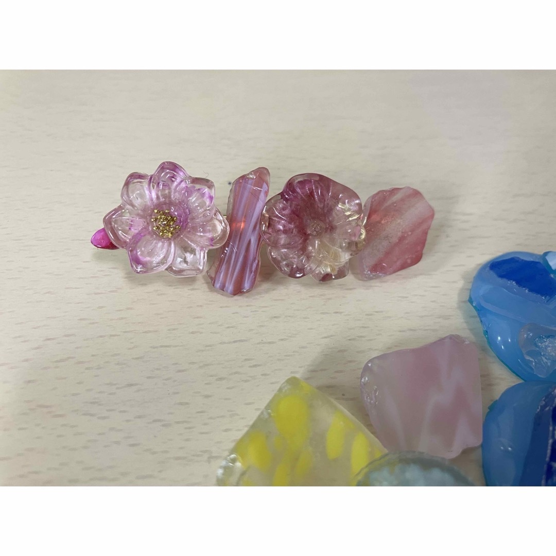 ヘアピン　フラワー　花　琉球ガラス　ハンドメイド　ピンク系 ハンドメイドのアクセサリー(ヘアアクセサリー)の商品写真