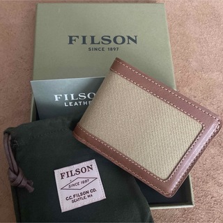 フィルソン(FILSON)の新品 箱付 FILSON 財布 ウォレット カードケース タンカラー 廃番商品(折り財布)
