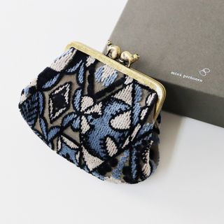 ミナペルホネン(mina perhonen)の未使用 ミナペルホネン mina perhonen cuddle purse symphony/グレー ネイビー カドルパース がま口 ポーチ ジャガード【2400013853996】(コインケース)