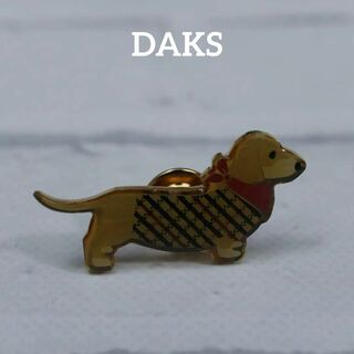 ダックス(DAKS)の【匿名配送】DAKS ダックス ピンブローチ ゴールド ロゴ 犬(ブローチ/コサージュ)