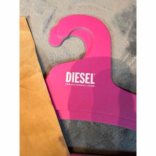 ディーゼル(DIESEL)の非売品。DIESELノベルティハンガー(ノベルティグッズ)