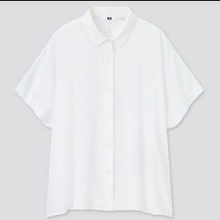 ユニクロ(UNIQLO)のUNIQLO　レーヨンシャツブラウス（半袖）ホワイト　サイズS　UNIQLO(シャツ/ブラウス(半袖/袖なし))